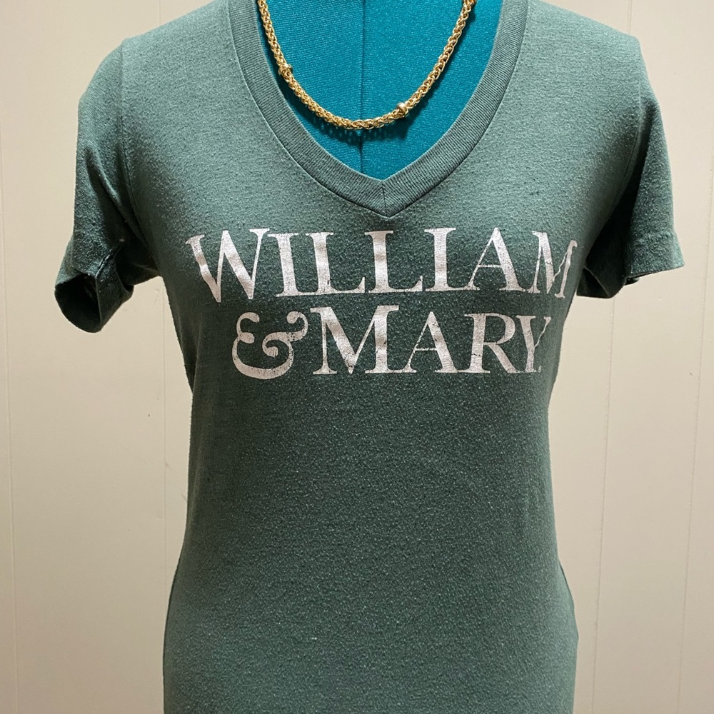 William & Mary M (fits very snug) Top